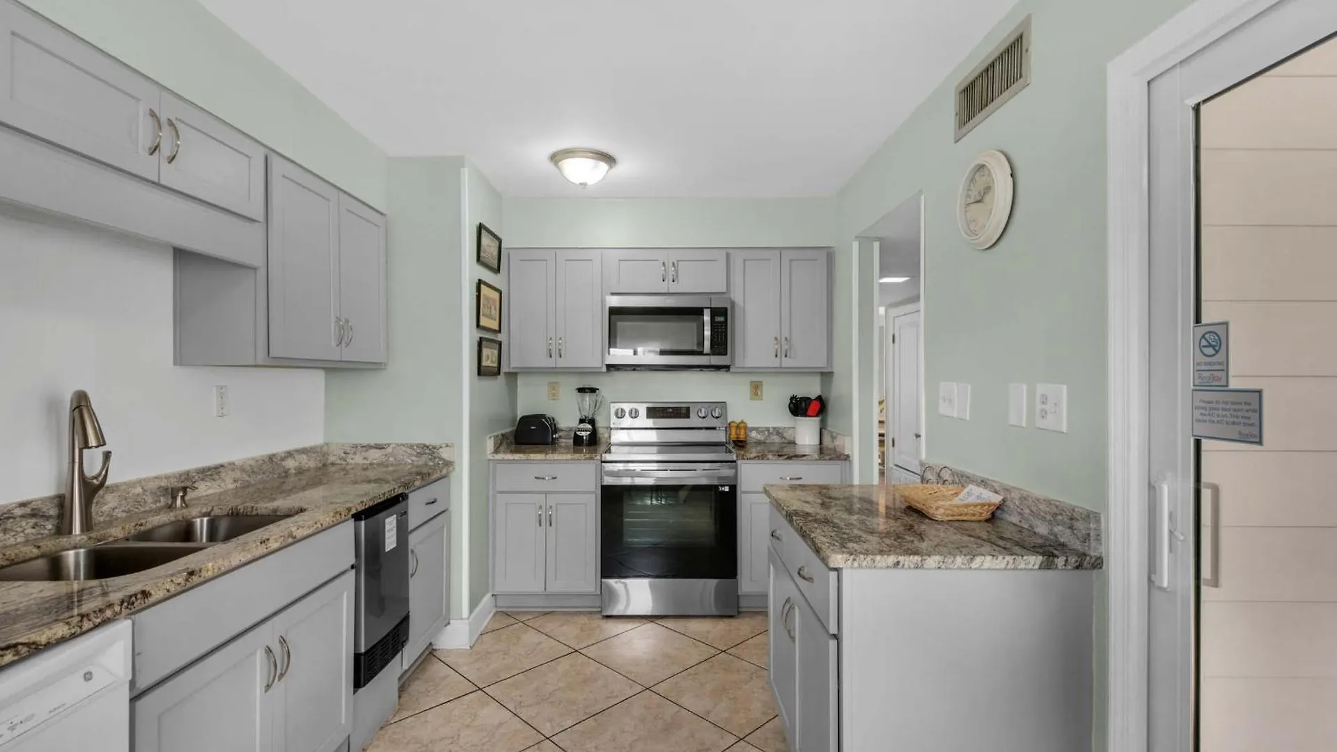 Shoreline Towers Townhouse 4-3 Destin Holiday home